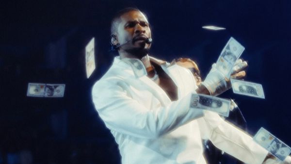 O româncă l-a cucerit pe Usher! Cine e Roberta Maria, bomba sexy care a urcat pe scena din Londra alături de artist