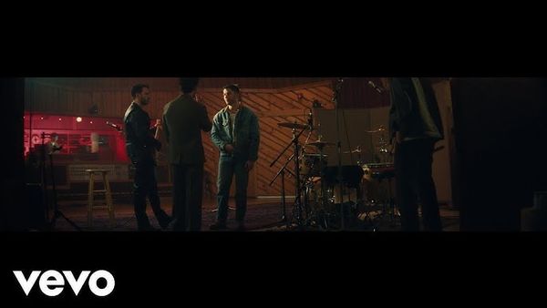 Jonas Brothers a lansat videoclipul piesei "Love Me To Heaven"