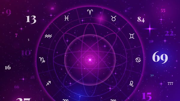 Horoscop zilnic, 8 aprilie 2025: Berbecii sunt protejați de astre și vor atrage &icirc;n viața lor doar reușite. Scorpionii se simt provocați pe toate planurile