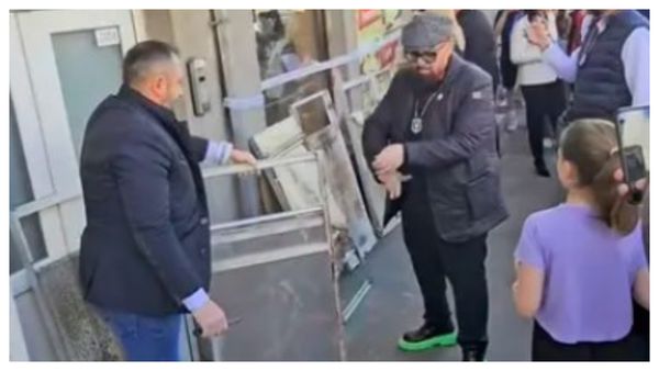 Cristian Popescu Piedone, la întrecere cu Delia Matache. Șeful ANPC poartă cele mai fashion încălțări la controalele din restaurante. Cât costă o pereche de astfel de cizme