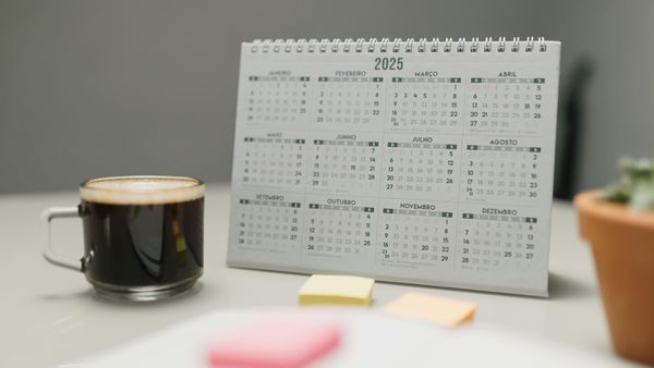 Prime de Paște 2025. Ce bonusuri vor primi angajații din Rom&acirc;nia &icirc;n aprilie? Unele companii oferă sume de p&acirc;nă la 2.600 de lei