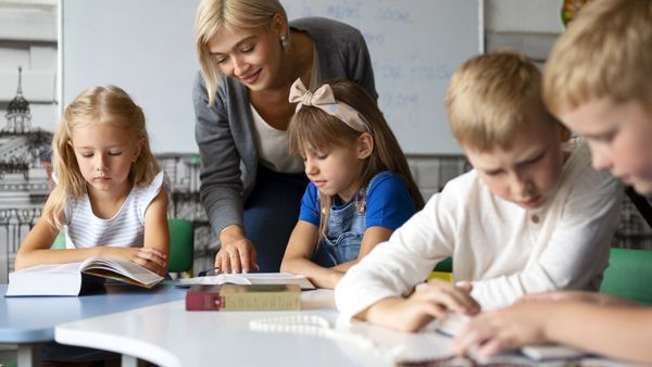 Pe ce dată începe vacanța de vară a elevilor în 2025? Când se întorc aceștia la școală în septembrie