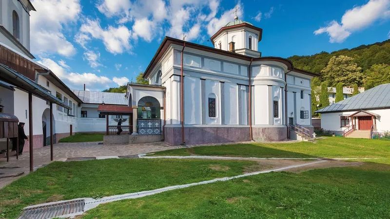 Sfântul Calinic de la Cernica a interzis intrarea femeilor în Mănăstirea Frăsinei 