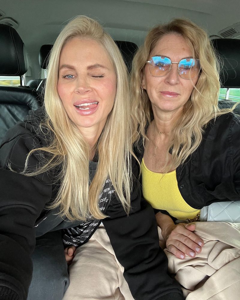 Andreea Bănică și sora ei, Ramona, au o relație de invidiat