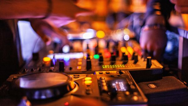 Ce faci &icirc;n weekendul 12-13 aprilie 2025 de Florii. Lista evenimentelor la care trebuie să ajungi negreșit