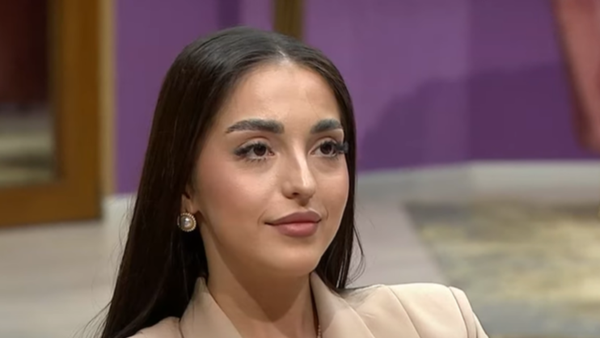 Laura, aspru criticată pentru gestul ei considerat lipsit de respect față de noua concurentă:"E răutăcioasă, a învățat-o bine Iasmina. Sper să învețe lecția de la Iasmina". Ce au observat telespectatorii emisiunii Casa Iubirii