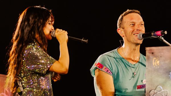 Jasleen Royal, artista huiduită la concertul Coldplay, rupe tăcerea: &bdquo;Este multă presiune. Jur că voi muri&rdquo;