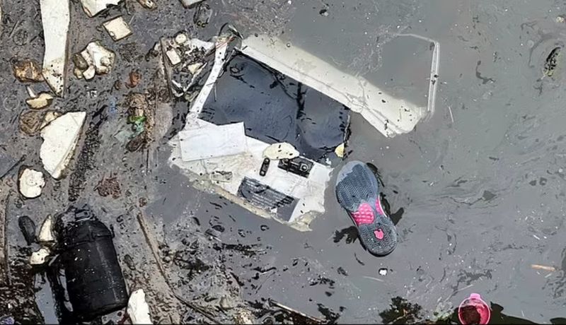 Trei copii și părinții lor, morți în elicopterul prăbușit