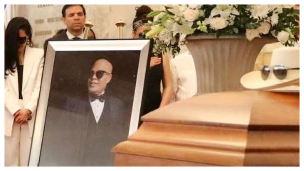 Personalități din lumea muzicii și a teatrului, un ultim omagiu pentru cântărețul Rubby Perez. Artistul a fost condus pe ultimul drum