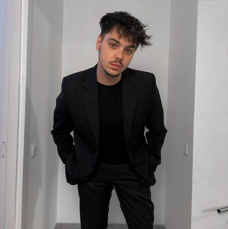 Mario Simen, agresat în plină stradă de un vecin