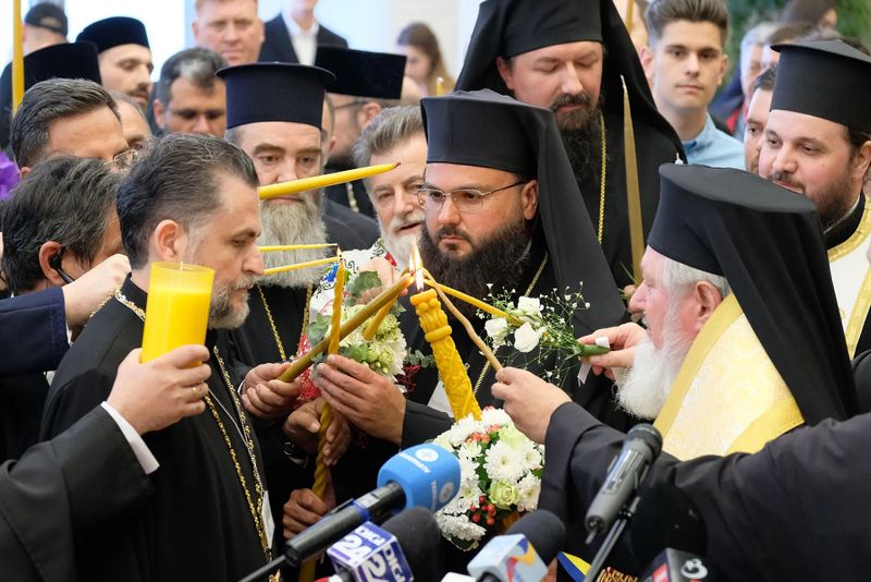 Lumina Sfântă ajunge în Sâmbăta mare la București