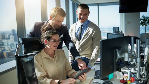 Cum transformă tehnologia managementul modern al afacerilor: soluții inteligente pentru eficiență și creștere