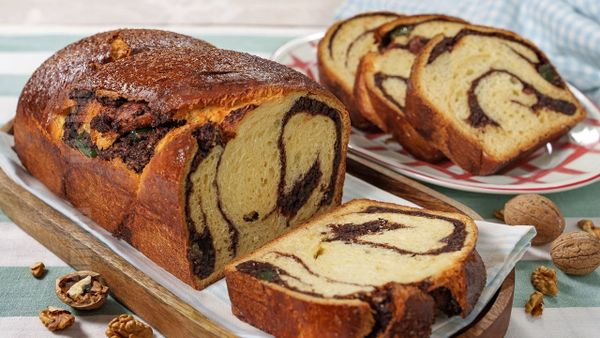 VIDEO Este de-a dreptul IREAL cât a ajuns să coste o jumătate de cozonac într-un supermarket: "Uitați-vă și voi nivelul de sărăcie în România. Nu credeam că o să văd așa ceva vreodată". Paștele 2025 este "lovit" de prețurile crescute