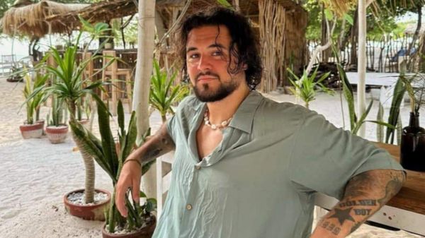 Mario Fresh, vacanță fără iubită! Artistul a plecat de Paște doar cu părinții