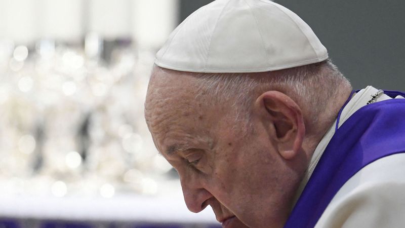 Ce a lăsat &icirc;n TESTAMENT Papa Francisc cu limbă de moarte! C&acirc;nd a fost scris, de fapt, documentul sacru