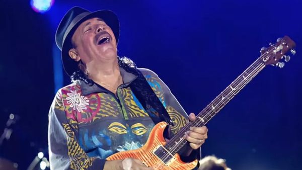 Carlos Santana s-a prăbușit pe scenă. Chitaristul &icirc;n v&acirc;rstă de 77 de ani a fost dus de urgență la spital