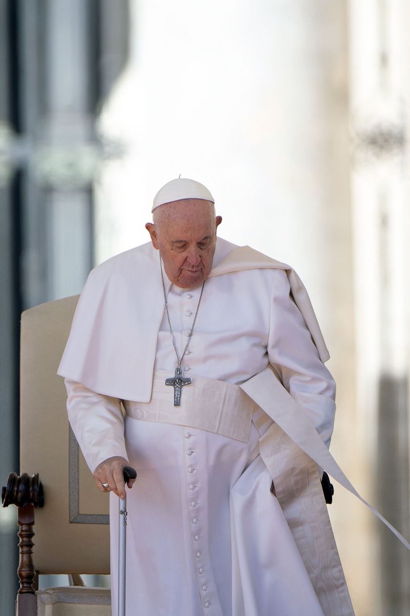  Cine poate deveni noul pontif 