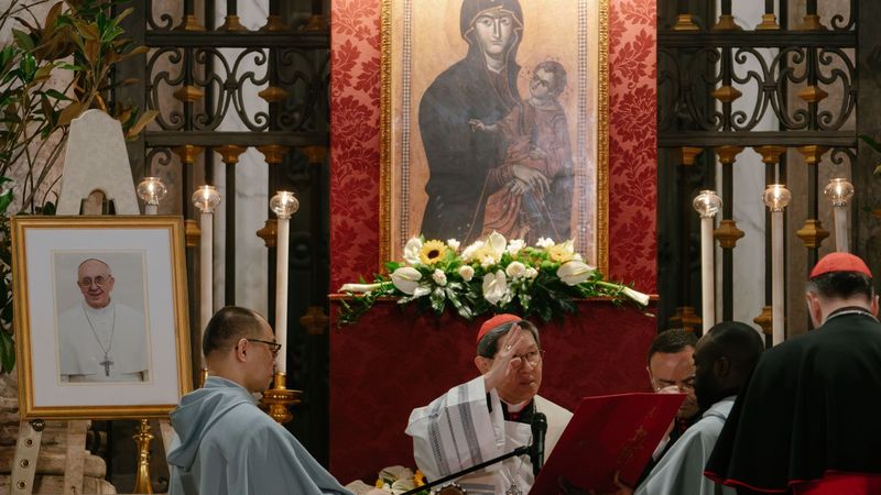 Motivul pentru care Papa Francisc a refuzat tradiția pentru locul său de odihnă. De ce va fi &icirc;nmorm&acirc;ntat departe de Vatican