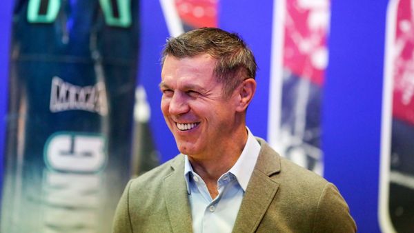 Mihai Leu, transportat de urgență cu elicopterul la un spital din București! Fostul pilot se află în stare critică la Terapie Intensivă