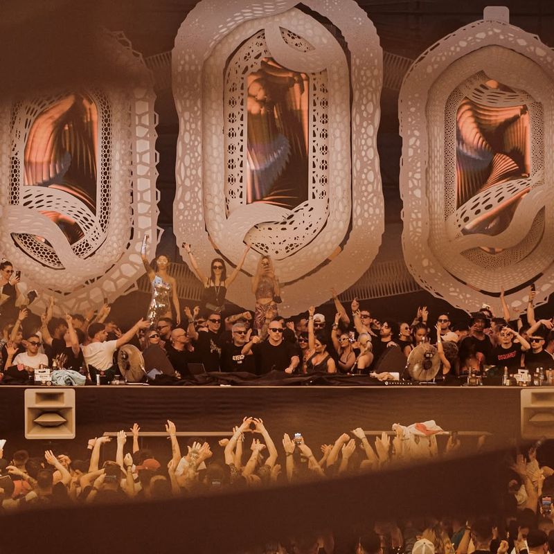 Ce s-a întâmplat înainte de începerea festivalului Sunwaves? 