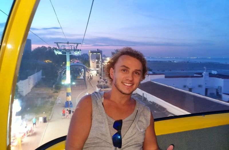  Mihai Trăistariu închiriază garsoniere cu autograf inclus