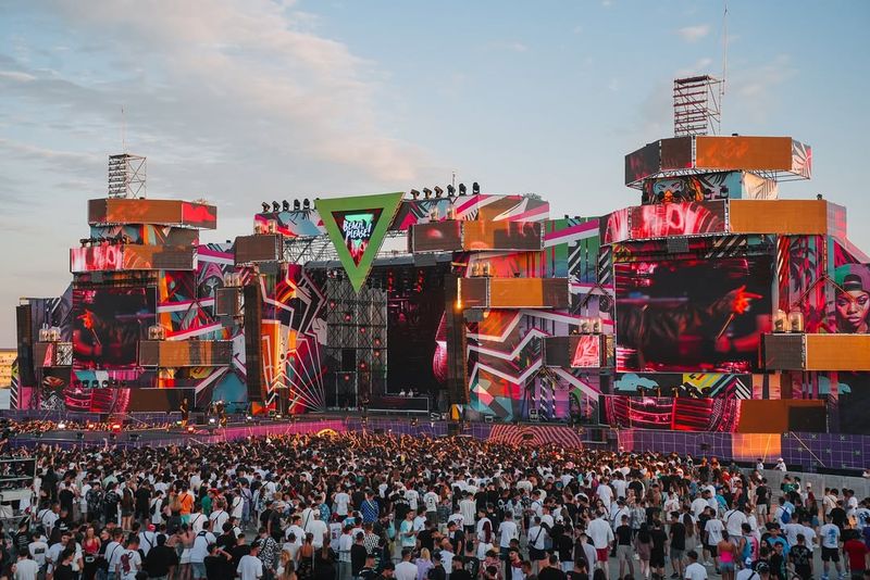 Wiz Khalifa a fumat pe scena festivalului Beach, Please! anul trecut