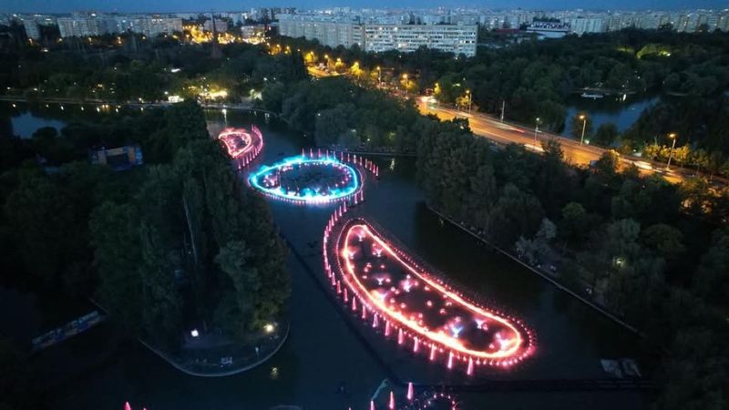 F&acirc;nt&acirc;nile arteziene din Parcul &bdquo;Alexandru Ioan Cuza&rdquo; revin cu spectacole de muzică și lumini de pe 9 mai 2025! Programul anunțat de PS3