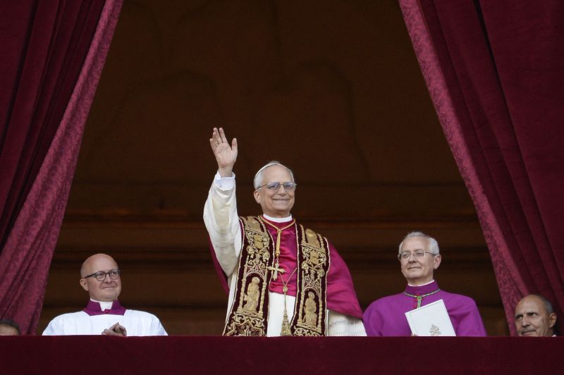 Robert Francis Prevost devine Papa Leon al XIV-lea