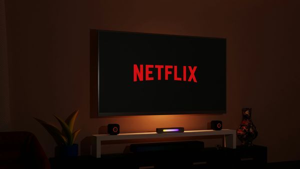 Netflix anunță schimbări majore pe platformă! Lista celor mai așteptate filme și seriale care se lansează în mai 2025