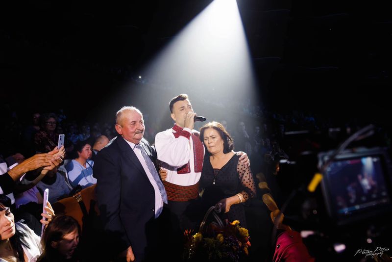 Valentin Sanfira, concert emoționant, cu părinții lui în public