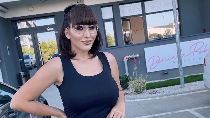 Iubirea plutește &icirc;n AER pentru Dana Roba. Make-up artista, prima imagine &icirc;mpreună cu noul iubit. A surprins pe toată lumea: "Hai că la asta nu mă așteptam". Cum s-au afișat cei doi