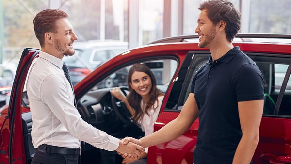 Greșeli frecvente pe care să le eviți când îți cumperi o mașină nouă