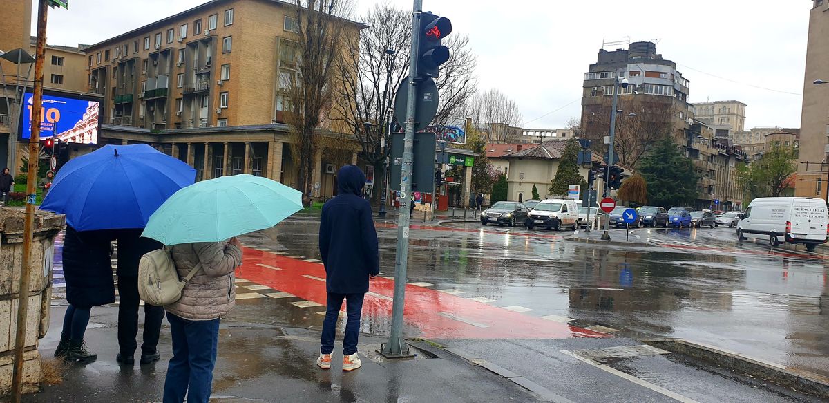 Strat de zăpadă de până la şase centimetri! Meteorologii nu aduc deloc vesti imbucuratoare pentru urmatoarea perioada