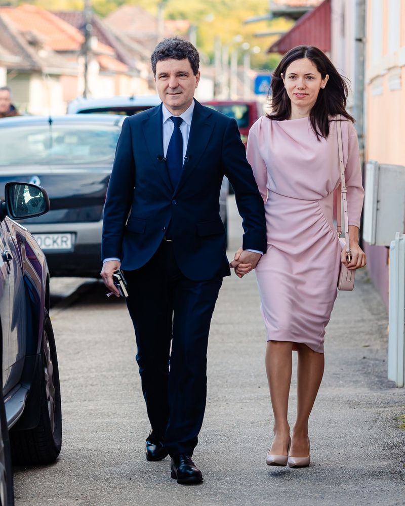 Imagini cu Mirabela Grădinaru și Nicușor Dan din ziua votării 