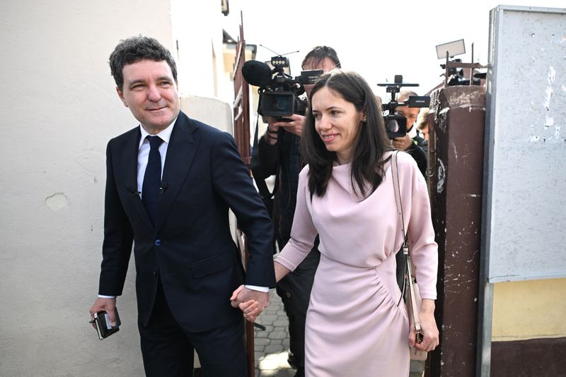 Nicușor Dan și soția lui au votat în Făgăraș 