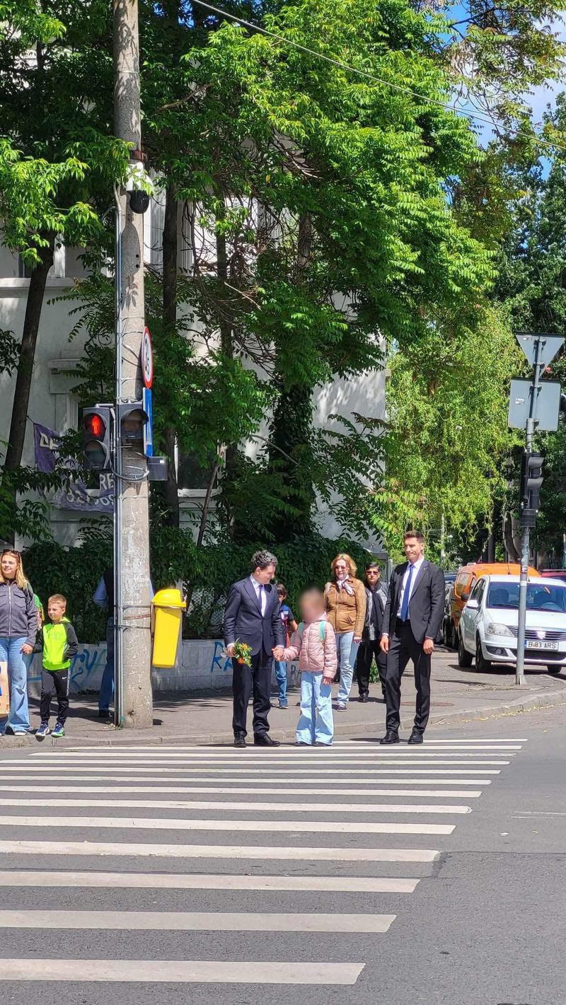 Ce făcea Nicușor Dan în timp ce George Simion fugea la aeroport de dimineață? 