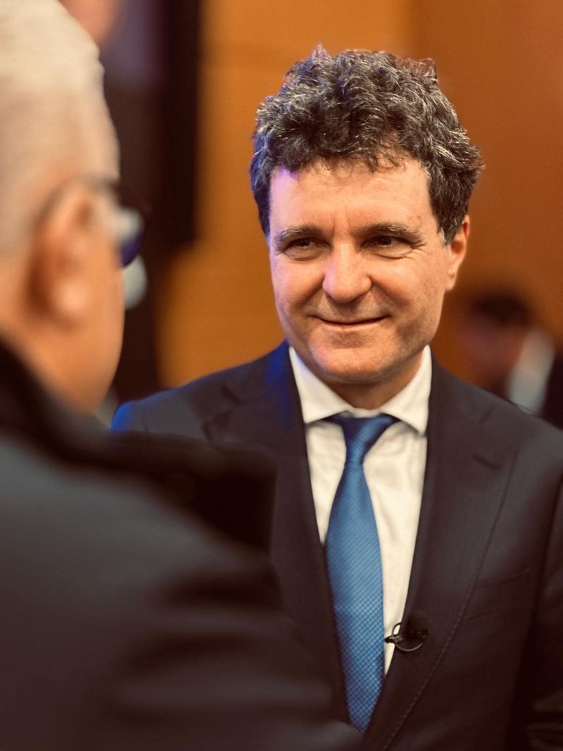 Povestea nespusă a lui Nicușor Dan în Franța