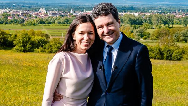 Pe ce melodie s-a aprins flacăra iubirii dintre Nicușor Dan și Mirabela Grădinaru