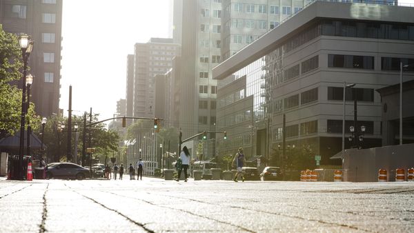 ATENȚIE! Calitatea aerului din București va scădea alarmant în următoarele zile! Ce recomandă specialiștii ACCUWEATHER: „Reduceți timpul petrecut afară”