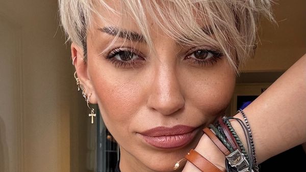 Imagini îngrijorătoare cu Giulia! Artista s-a pozat cu perfuzia la mână. Ce aliment a trimis-o la spital