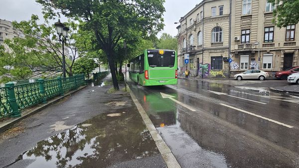 Sf&acirc;rșit de mai ca-n noiembrie: frig și ploi &icirc;n toată țara! Cum va fi vreme &icirc;n București &icirc;n următoarea perioadă