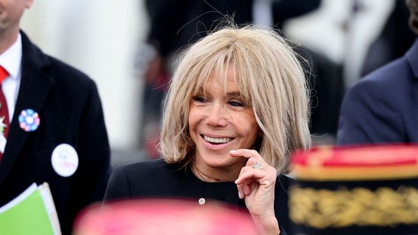 Un martor din avion a asistat la gestul pe care Brigitte Macron l-a făcut față de soțul ei, Emmanuel Macron și care face înconjurul lumii. Ce s-a întâmplat, de fapt