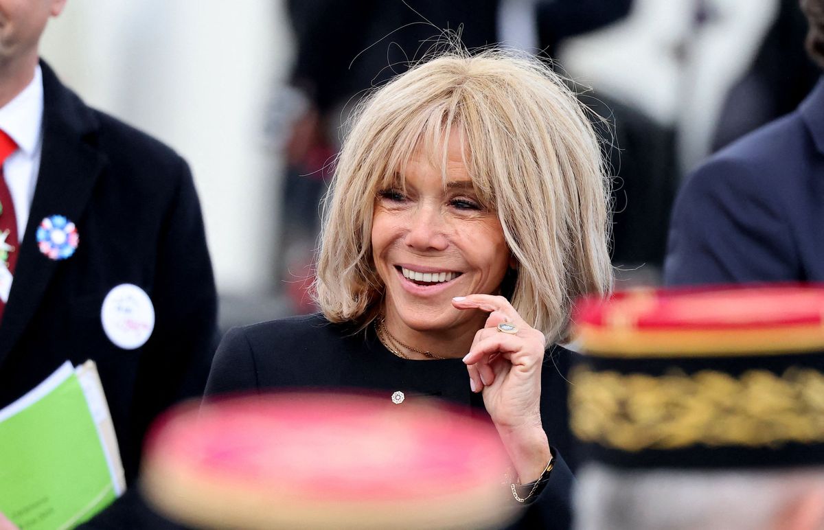 Brigitte Macron l-a palmuit pe Emmanuel Macron