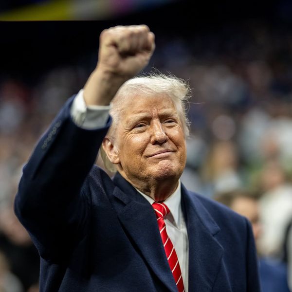 Donald Trump a luat legătura cu Emmanuel Macron după ce a fost pălmuit de soție. Ce sfat i-a dat președintelui Franței &icirc;n căsnicie: &bdquo;Asigurați-vă că ușa răm&acirc;ne &icirc;nchisă&rdquo;