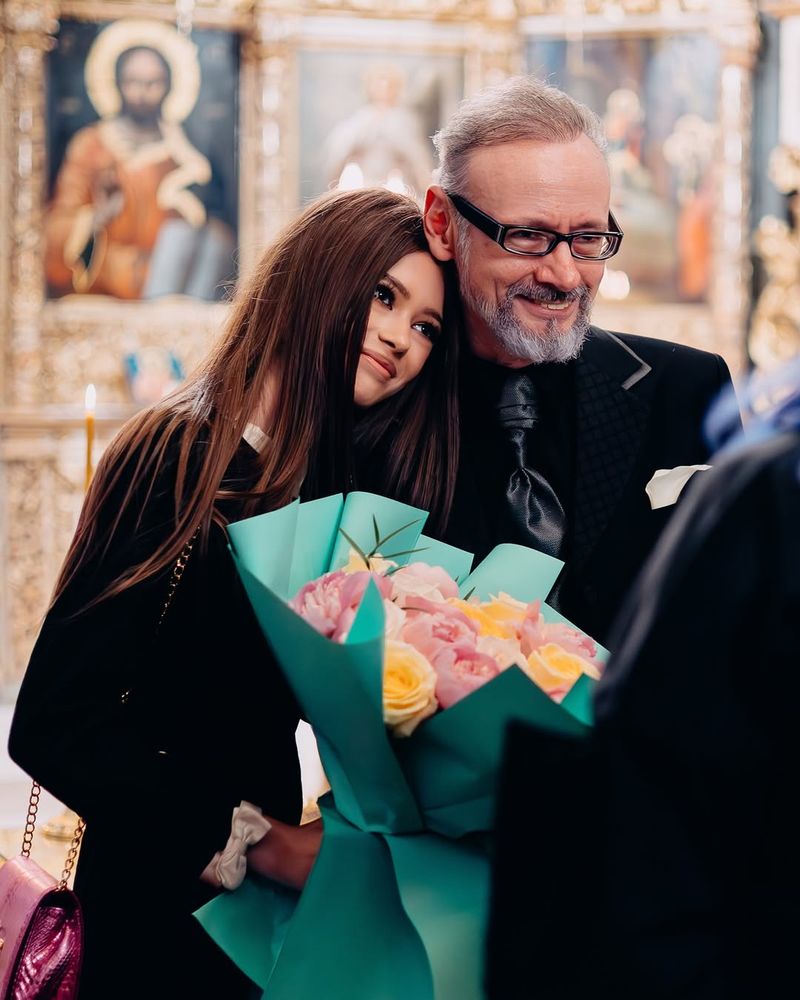 Motivul pentru care Mikaela va sta câteva săptămâni la tatăl ei 