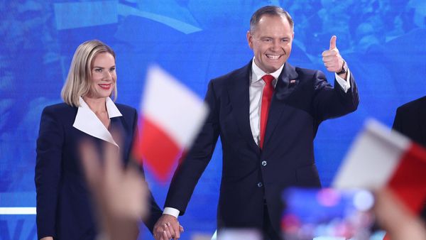 Cine este Karol Nawrocki, c&acirc;ştigătorul alegerilor prezidenţiale din Polonia?