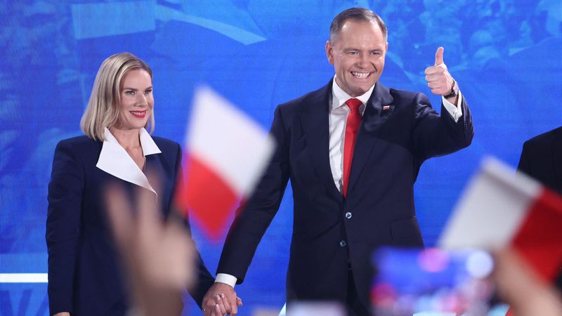 Cine este Karol Nawrocki, c&acirc;ştigătorul alegerilor prezidenţiale din Polonia?