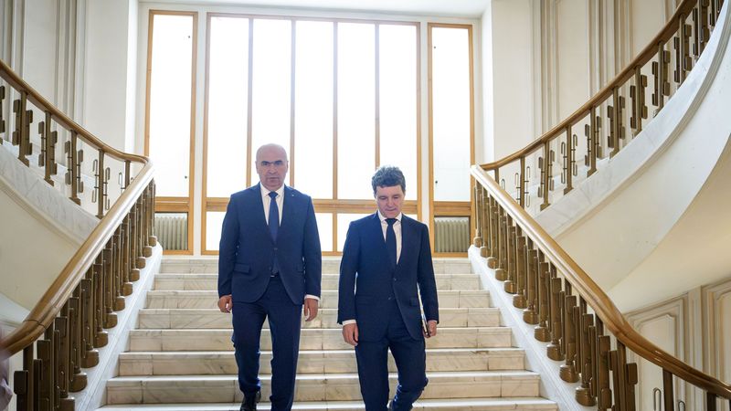 Nicușor Dan și Ilie Bolojan, lideri detașați &icirc;n topul &icirc;ncrederii &icirc;n politicieni &ndash; sondaj INSCOP