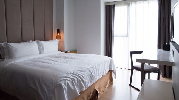 Prețuri record pentru 4 nopți de cazare &icirc;n perioada festivalului Beach, Please! Participanții sunt nevoiți să achite chiar și 32.000 de lei