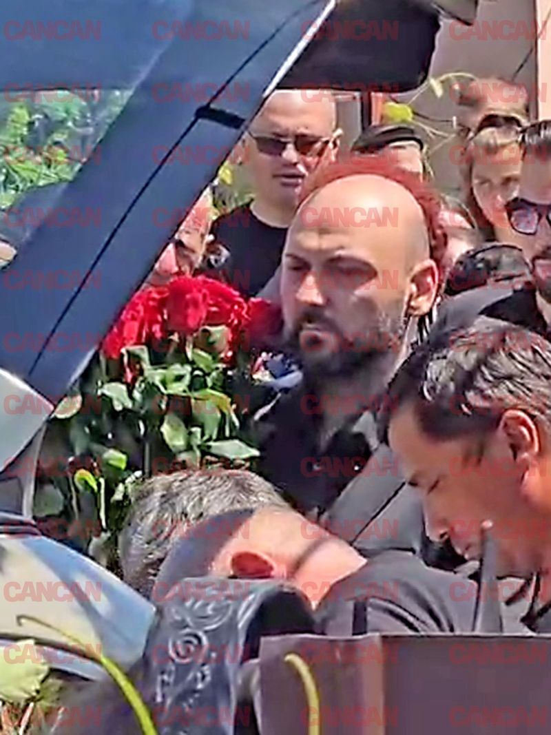 Alex Marcu cu trandafirii rosii pentru Teodora Marcu